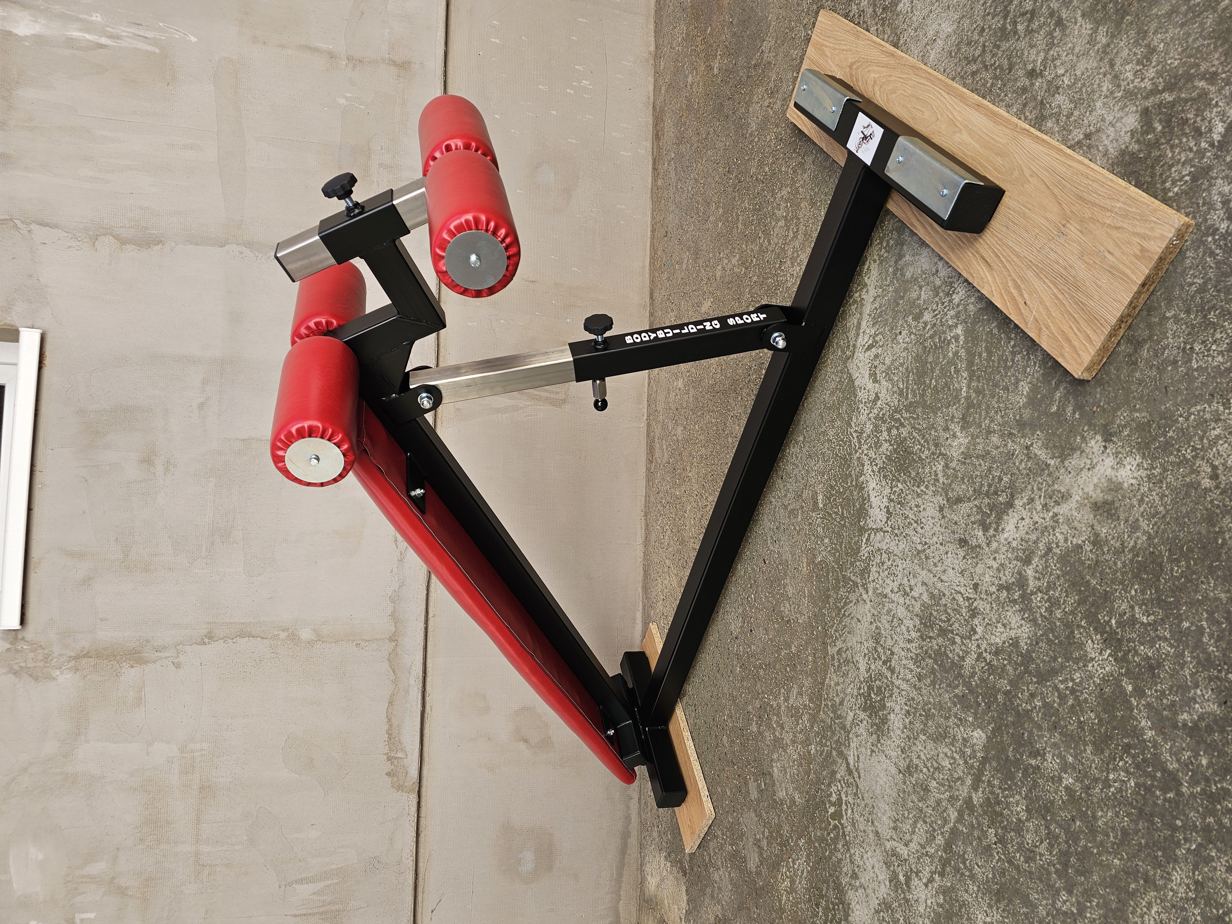 14.Lavička na brucho so spodným rámom - polohovateľná